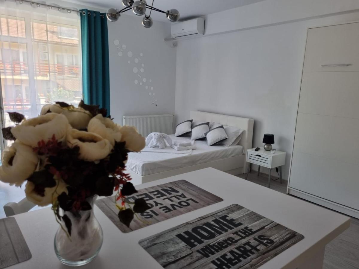 Delux Studio Mamaia Nord Navodari Bagian luar foto